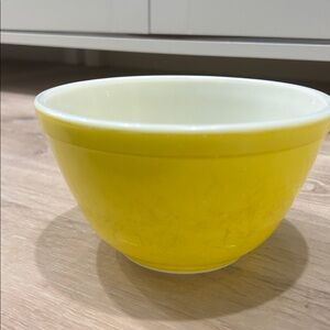 Vintage Pyrex Yellow 401